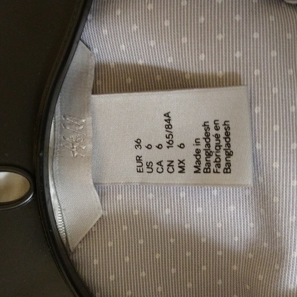 H&M Women's Button Down Blouse - Picture 4 of 4